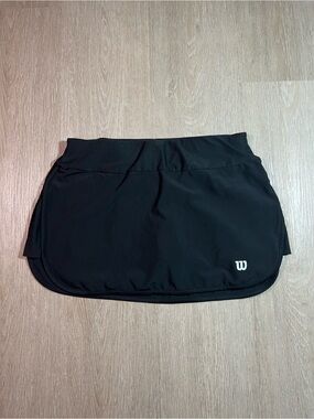 Wilson Black Tennis Skort with Subtle Logo Sporty Chic